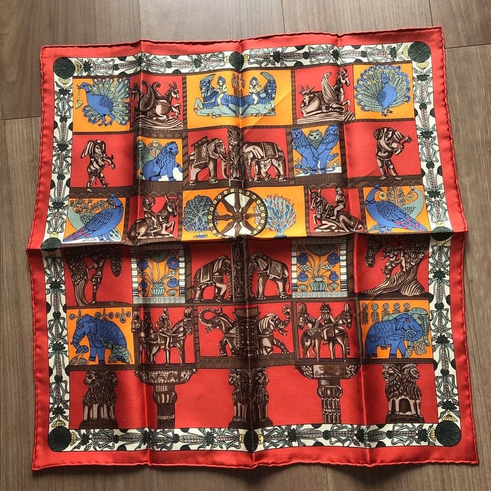 Hermès Pocket Chief Petit Carré

Size: Approximately 41.5 cm × 41.5 cm
100% Silk